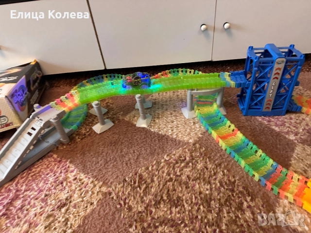 Светеща писта с количка, снимка 6 - Коли, камиони, мотори, писти - 52583146