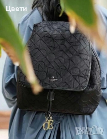 Черна раница и портмоне