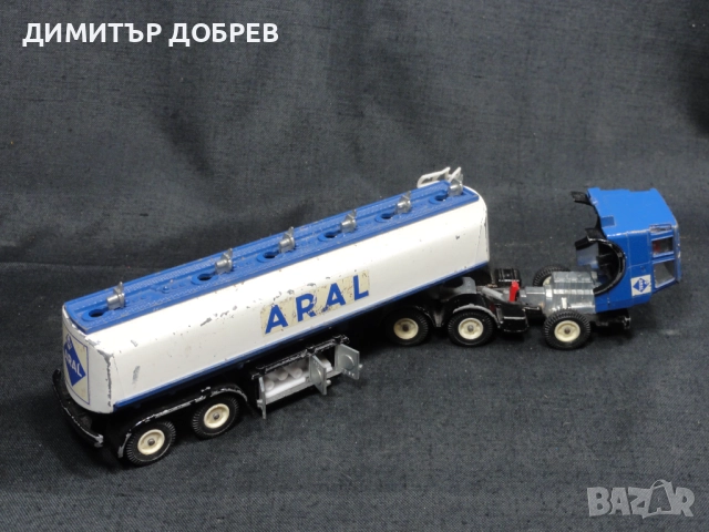 СТАРА РЕТРО МЕТАЛНА КОЛИЧКА КАМИОН ЦИСТЕРНА ARAL HENSCHEL SIKU GERMANY, снимка 5 - Колекции - 52361147
