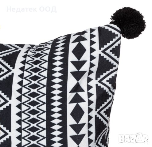 Декоративна възглавница, White Black Aztec Pom Pom, 50x30cm, снимка 2 - Възглавници - 40998901