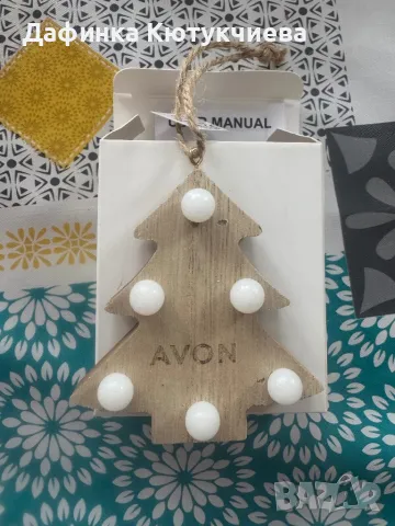 Орнамент за елха с логото на Avon