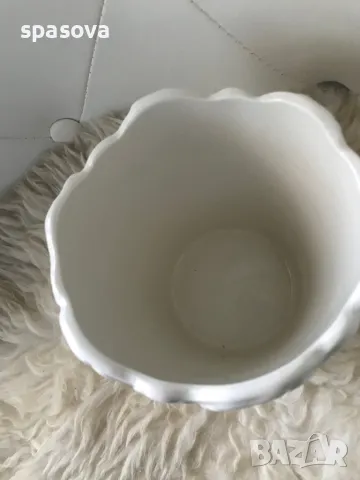 Керамична ваза с рози 13 х 13 см, снимка 2 - Вази - 50088779