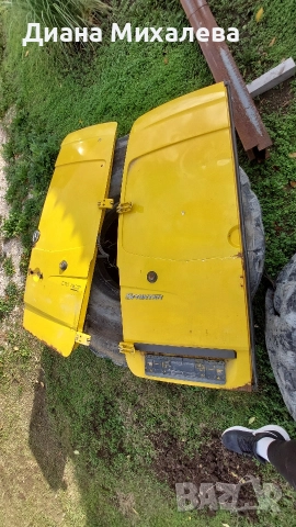 задни врати на бус