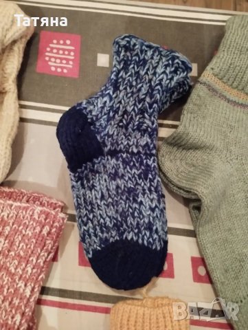 Ръчно плетени вълнени чорапи , снимка 12 - Дамски чорапи - 47840162