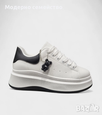 Дамски спортни обувки с връзки 