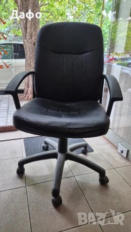 Черен кожен запазен офис стол 