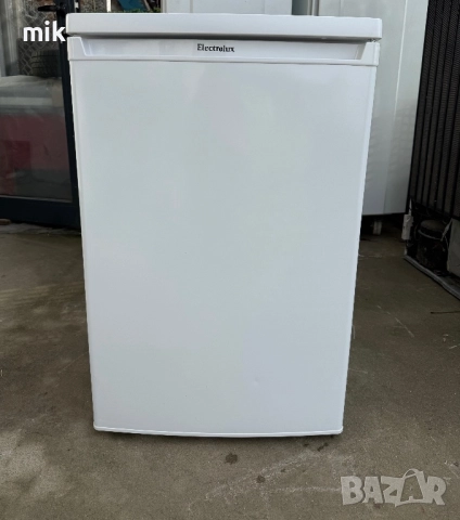 Малък хладилник с камера Електролукс, снимка 5 - Хладилници - 52627107