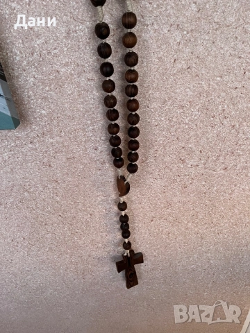 Дървена броеница с кръст