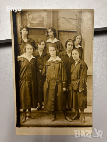 Стара пощенска картичка с ученички 