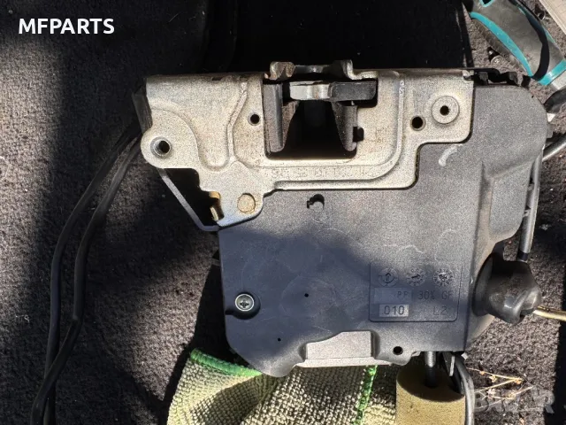 Предна лява брава за врата за Mercedes W211 седан/ комби , снимка 2 - Части - 47719308