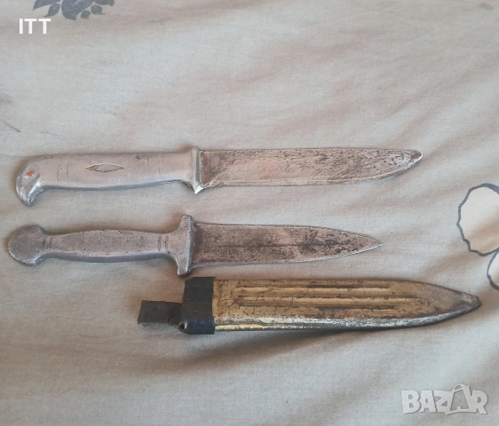 ПРОДАВАМ ДВЕ СТАРИ НОЖКИ ,1 СЪС ОРЛОВА ГЛАВА,2 ЕРГЕНСКА КАМА 