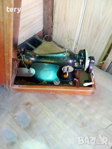 Продавам стара шевна машина руска Варна , снимка 2 - Антикварни и старинни предмети - 52556343
