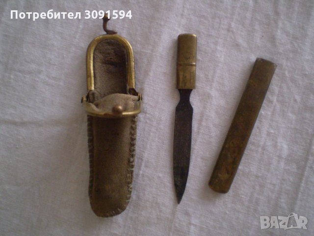 Антикварен предмет пила за нокти в метална кутия и кожен калъф
