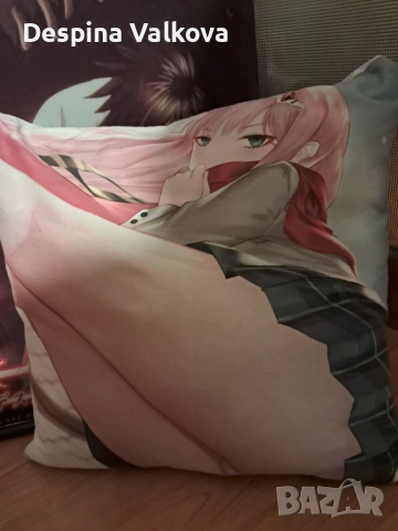 Аниме плакати и възглавница