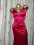 S/M Дълга червена рокля от еластичен сатен с гол гръб