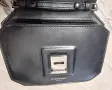 Оригинална Givenchy черна кожена чанта с верига и сребърна закопчалка – Made in Italy, снимка 7