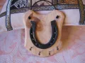 Дървена закачалка за ключове с истинска подкова и клинци., снимка 3