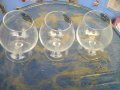 Три стъклени френски чаши със столчета за коняк или вино със сцени от приготовлението на виното, снимка 2