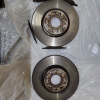 Оригинални предни дискове за PASSAT B6 с накладки, снимка 2 - Части - 41811324