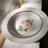 Порцеланова чиния с роза и златен кант маркировка, снимка 3 - Антикварни и старинни предмети - 34518149