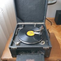 Стар английски грамофон с манивела, снимка 1 - Антикварни и старинни предмети - 41287431