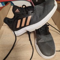 Оригинални маратонки на Adidas за Тенис, снимка 1 - Маратонки - 42611835