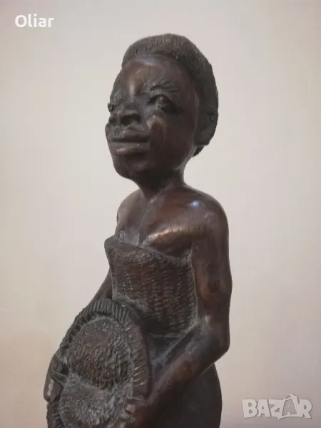 Много красива и реалистична статуетка на жена с дете. Дърво. , снимка 1