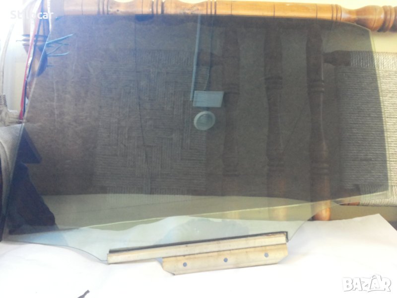 Стъкло врата Toyota Auris 07-2012г задно ляво, снимка 1