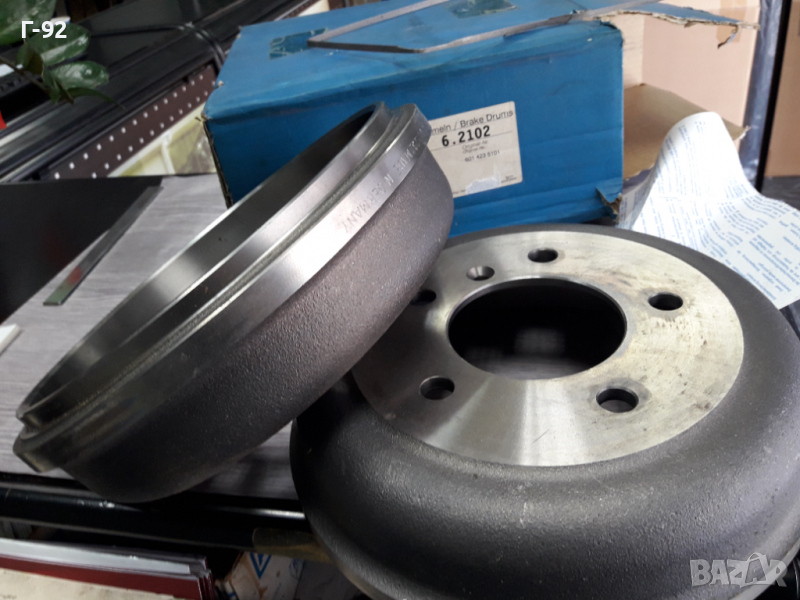 8DT355301-151**NEU**HELLA-PAGID**MERCEDES-BENZ**СПИРАЧЕН  БАРАБАН**ЗАДЕН**, снимка 1