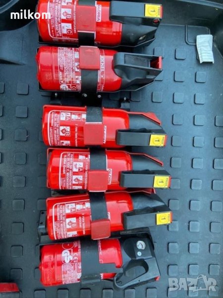 Немски пожарогасител за мерцедес бенц със стойка и кутия, снимка 1