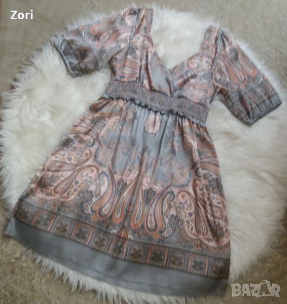 Кукленска рокля в сиво-розов пейсли принт и с буфон ръкав, снимка 1