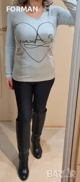 Светлосива блуза с дълъг ръкав и черен надпис , снимка 1