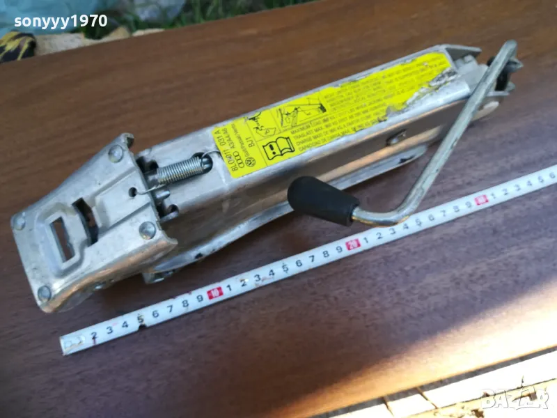 AUDI & VW-ORIGINAL АЛУМИНИЕВ КРИК-ВНОС SWISS 1805251822LCHERY, снимка 1