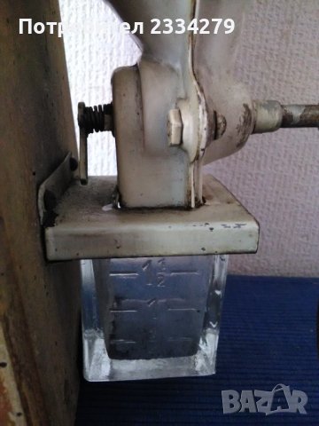 Стари кафемелачка,,GARANTI" GESCHMIEOETES WERK" порцелан и мелачка от 50-те години. , снимка 5 - Антикварни и старинни предмети - 40145038