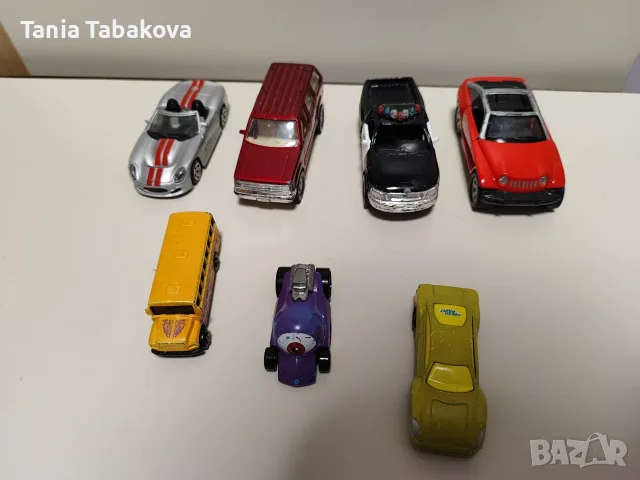 Комплект от 7 метални колички, включва и с променящи се цветове , снимка 2 - Коли, камиони, мотори, писти - 55806172