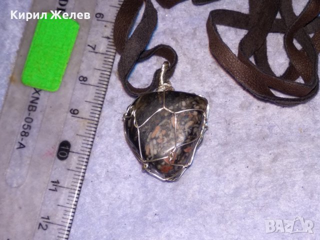 КРАСИВ ВИНТИДЖ - АРТ МЕДАЛЬОН НАТУРАЛЕН КАМЪК ЧЕРЕН ЯСПИС с ШНУРЧЕ от ВЕЛУР 13776, снимка 10 - Колиета, медальони, синджири - 41483359