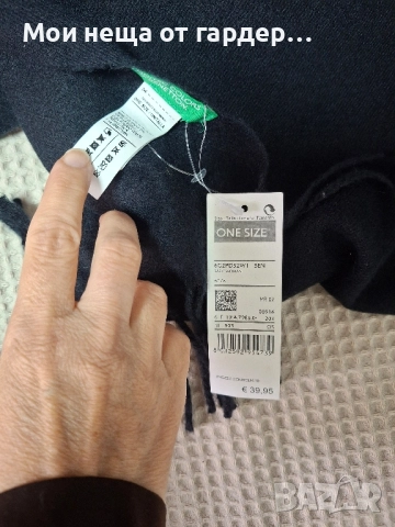 Страхотен широк Шал Benetton с сърца.Нов да подарък!, снимка 3 - Шалове - 51890921