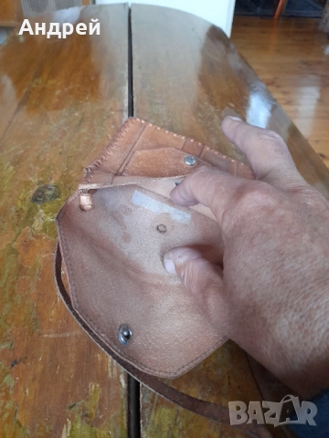 Стара кожена чантичка за врат, снимка 7 - Други ценни предмети - 52084574