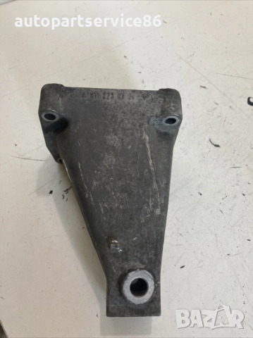 Дясна стойка за двигател за Mercedes Sprinter Vario 612 312 2.9 TDI (Year N/A) A6112230304 , снимка 2 - Части - 53873677