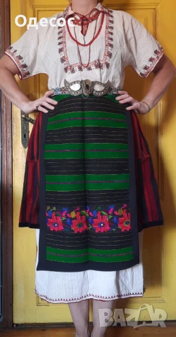 Автентична носия от Северозападна България.