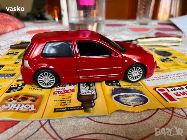 Golf R32 Maisto 1:24, снимка 3 - Колекции - 41977569