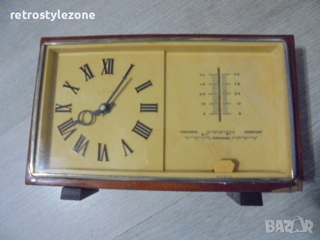 № 8285 Стар настолен часовник с барометър „Маяк“ – съветска класика  , снимка 2 - Антикварни и старинни предмети - 51912545