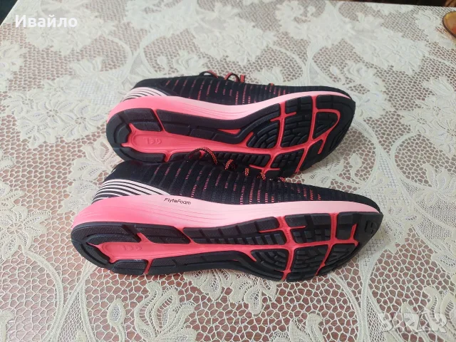 ​Дамски маратонки Asics Dynaflyte 3 – Нови, №42.5 (27 см), снимка 4 - Маратонки - 56116006