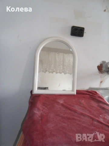 Пластмасово огледало за баня и етажерка