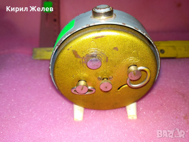 SLAVA MADE in USSR Стар КОЛЕКЦИОНЕРСКИ РУСКИ БУДИЛНИК МЕХАНИЧЕН НАСТОЛЕН ЧАСОВНИК СЛАВА СССР 43089, снимка 2 - Антикварни и старинни предмети - 44545479