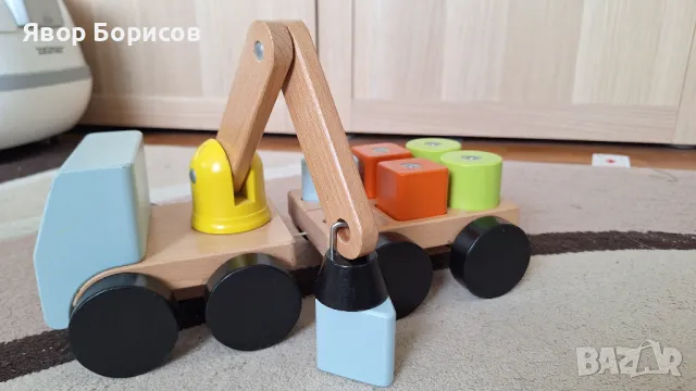 Дървен камион с кран и ремарке с товар, снимка 2 - Коли, камиони, мотори, писти - 47562375