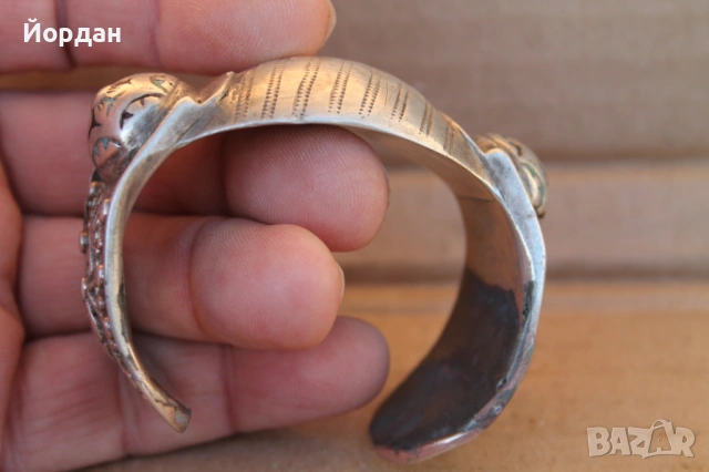 Стара сребърна гривна ротачка с емайл 