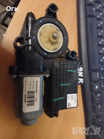 Моторче стъклоповдигач за предна дясна врата от Фолксваген Поло 9N 01-06г. 6Y2959801, снимка 2 - Части - 53596549