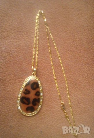 Позлатен медаьон Avon, снимка 2 - Антикварни и старинни предмети - 38802145