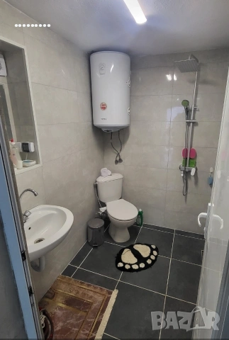 Продава се къща с двор – с. Славеево, обл. Добрич, снимка 11 - Вили - 53156909